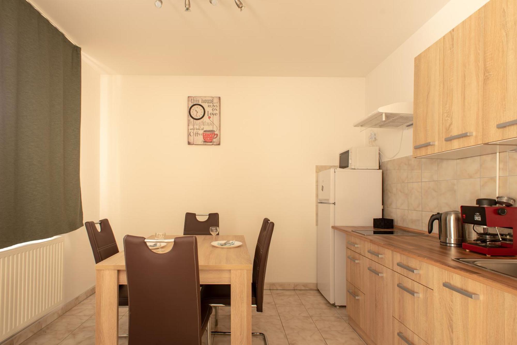 Modor Apartman Alsópáhok Eksteriør bilde