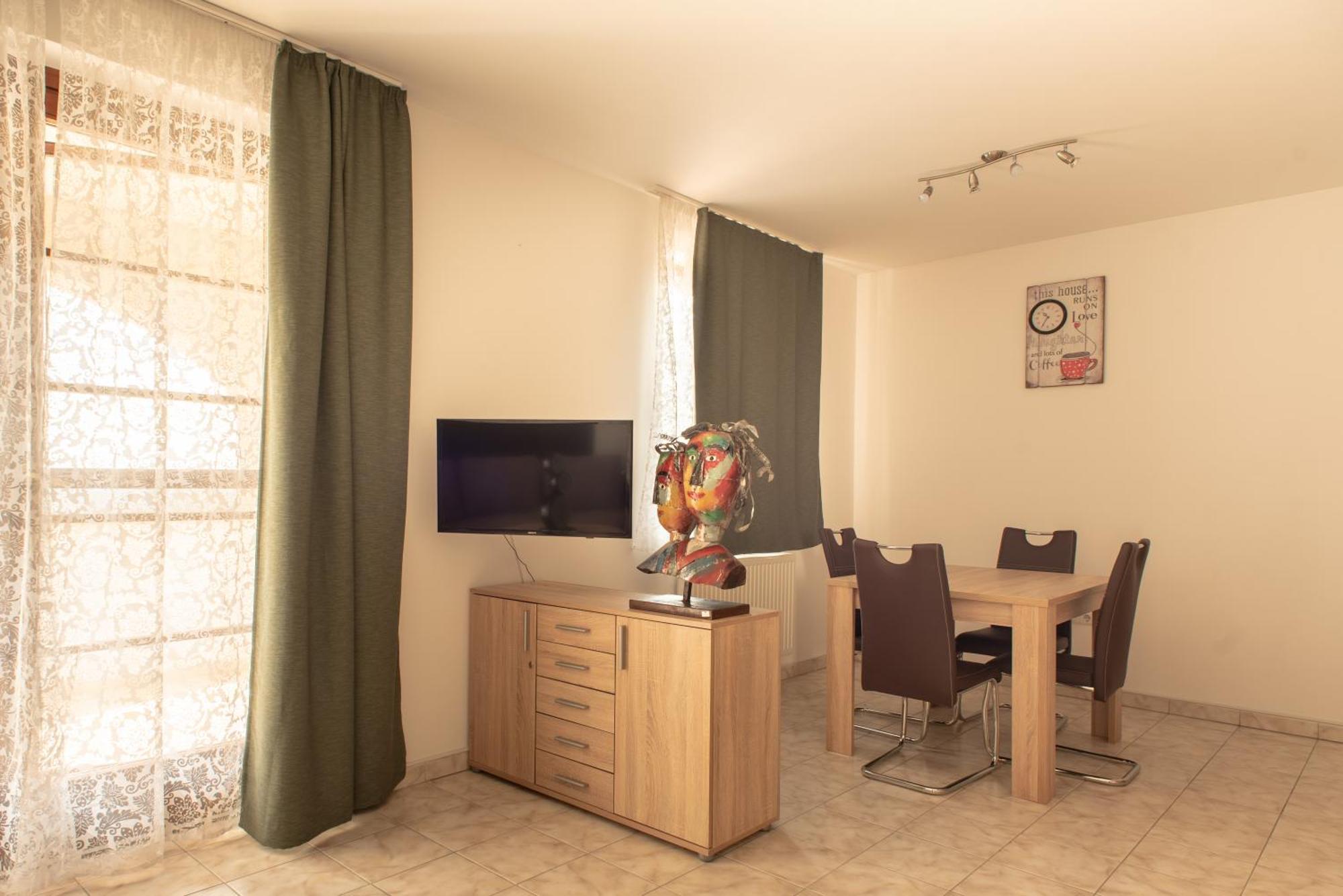 Modor Apartman Alsópáhok Eksteriør bilde